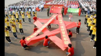 有没有让一群除了读书什么都不会的学生在学校运动会入场式表演中不丢脸的方案？